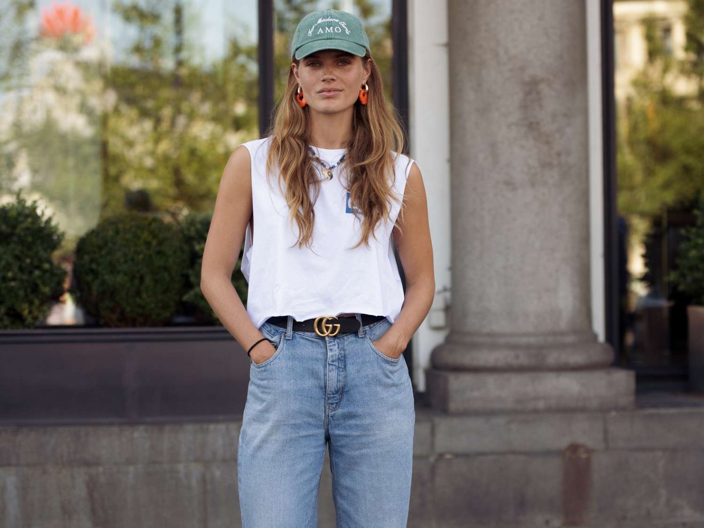 aesthetic mom jeans outfit Bulan 3  Flattering Mom Jeans Outfits and How to Wear Them