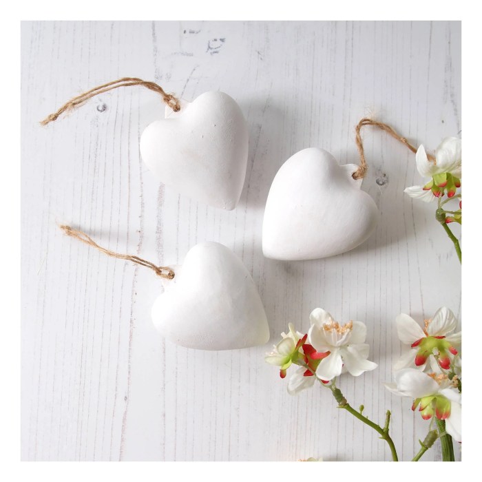 Hanging heart decoration multi notonthehighstreet pinch zoom