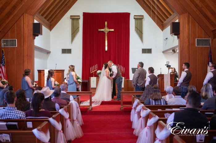 Deko kirche hochzeit